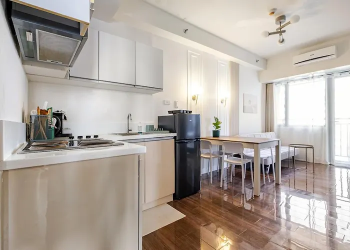 Modern 2br Makati With Netflix & Wifi